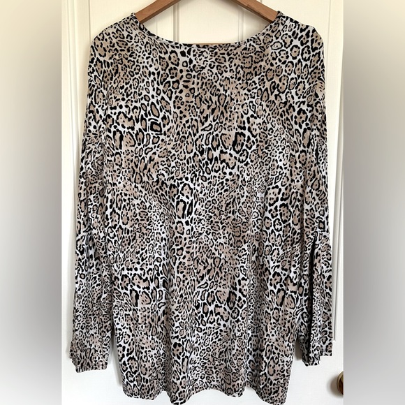 CHICO’S The Ultimate Tee Top Tan/Black Leopard Print Long Sleeve- Sz 1-2X - Picture 2 of 8
